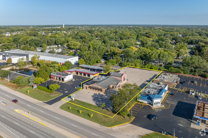 More Photos Of 7680 Grand Ave, Gurnee Restaurant For Sale