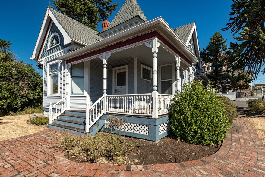 More Photos Of 1199 SE Dock St, Oak Harbor General Retail For Lease