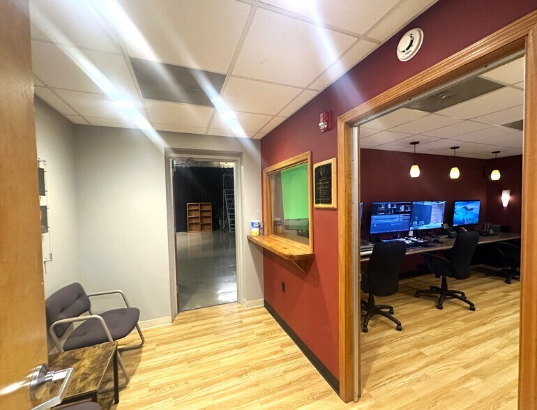 More Photos Of 1195 E Alex-Bell Rd, Centerville Office For Sale