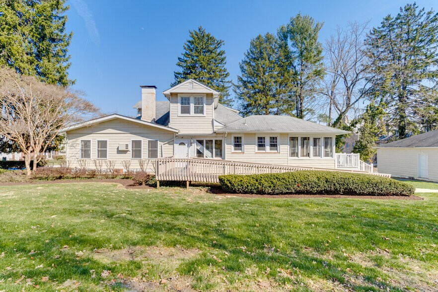 More Photos Of 407 W Pennsylvania Ave, Towson Office For Sale