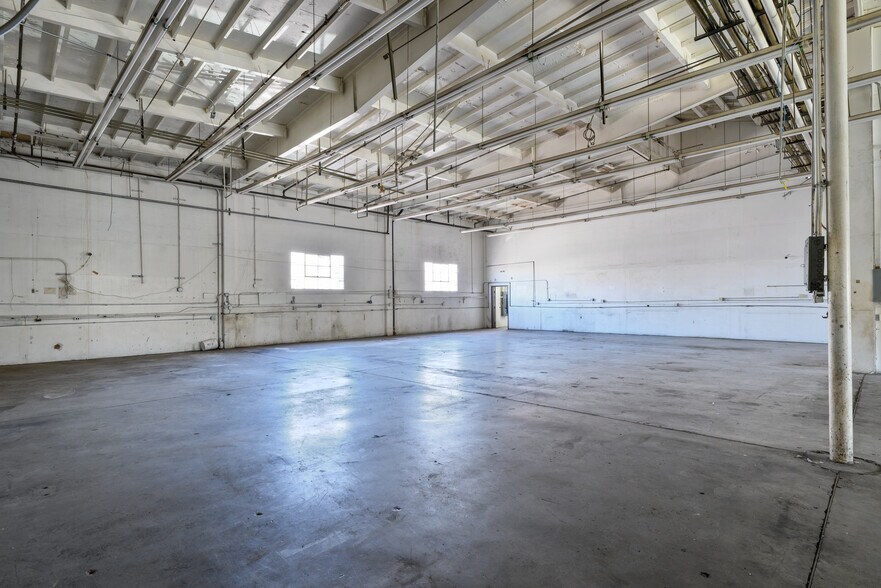 More Photos Of 2221 Statham Blvd, Oxnard Warehouse For Sale