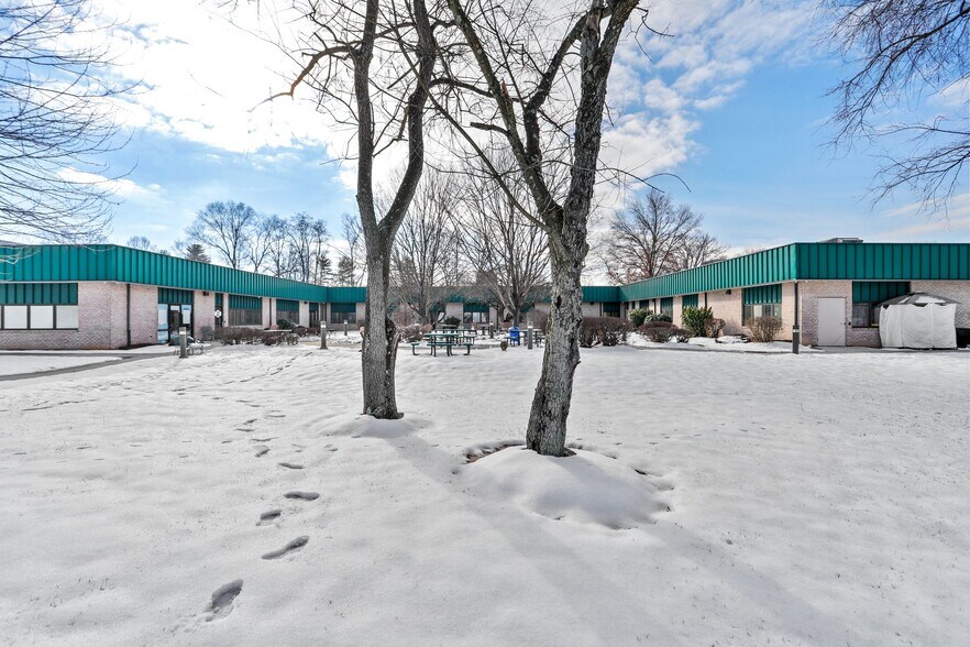 More Photos Of 18614 Crestwood Dr, Hagerstown Schools For Lease