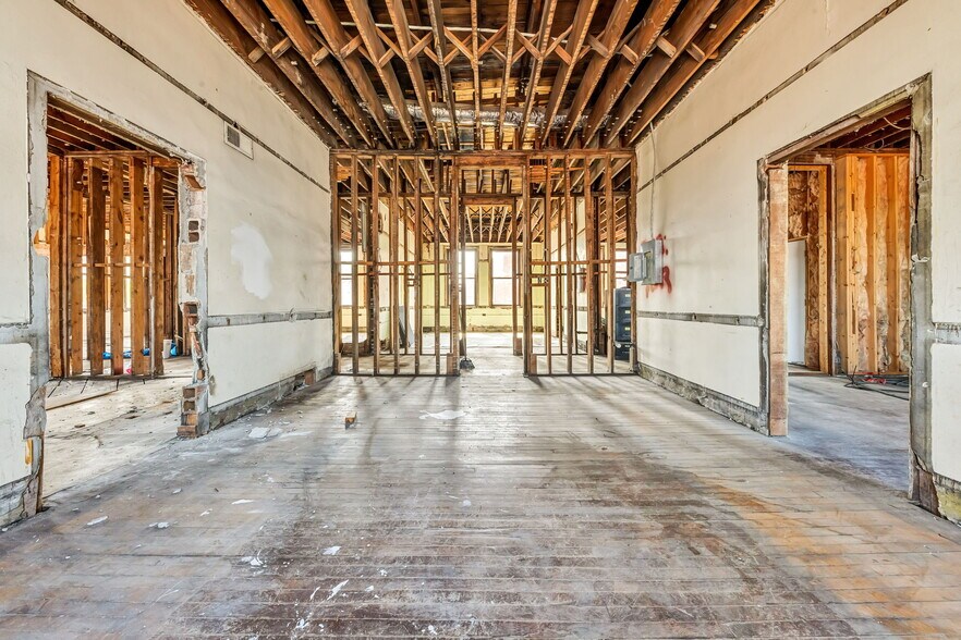 More Photos Of 433-435 Lawrence Ave, Ellwood City Storefront Retail Residential For Sale