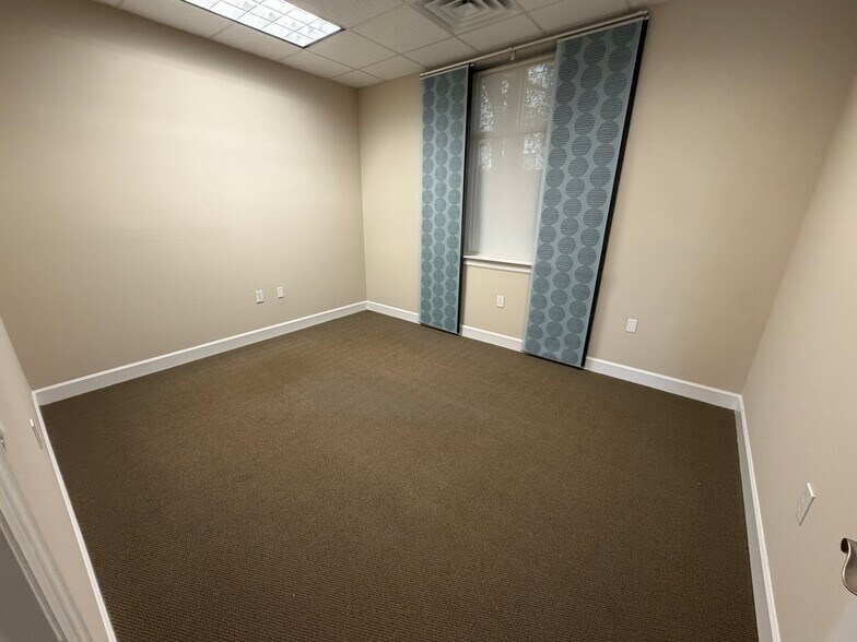 More Photos Of 2219 Sawdust Rd, The Woodlands Medical For Sale