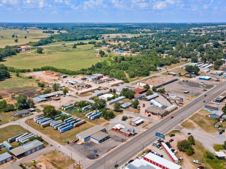 More Photos Of 801 S Green Ave, Purcell Auto Repair For Sale