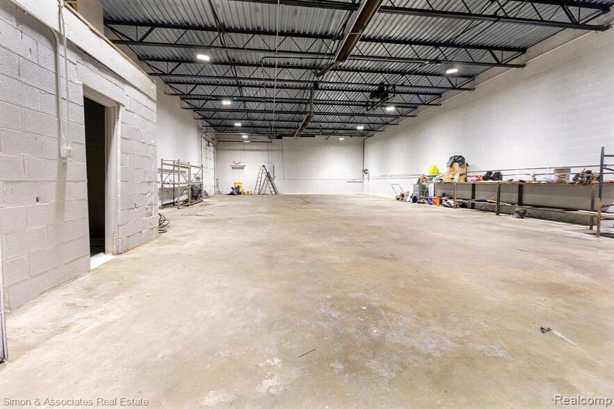More Photos Of 18090 Mount Elliott St, Detroit Warehouse For Sale