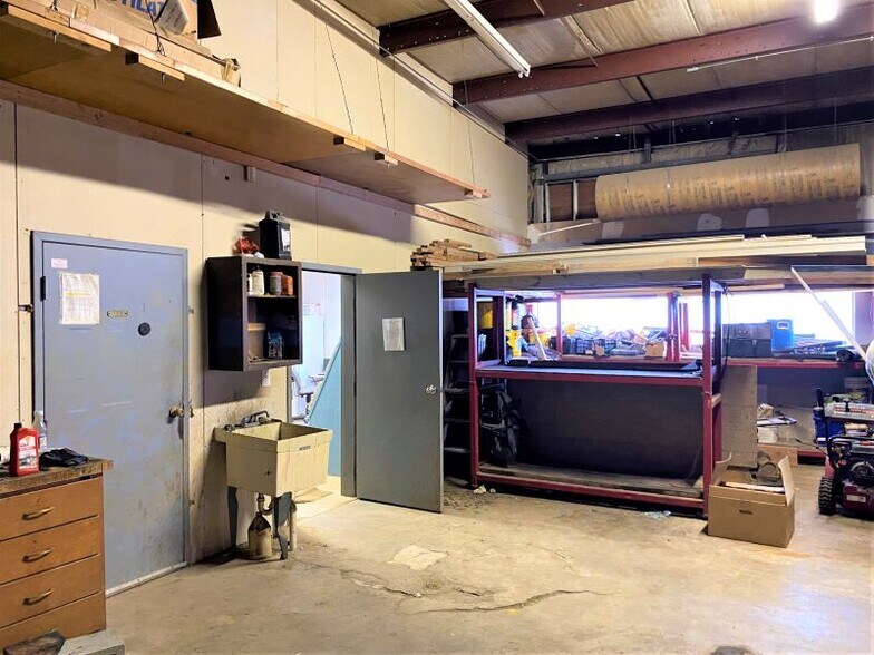 More Photos Of 160 Glaser St, Fairborn Flex For Sale