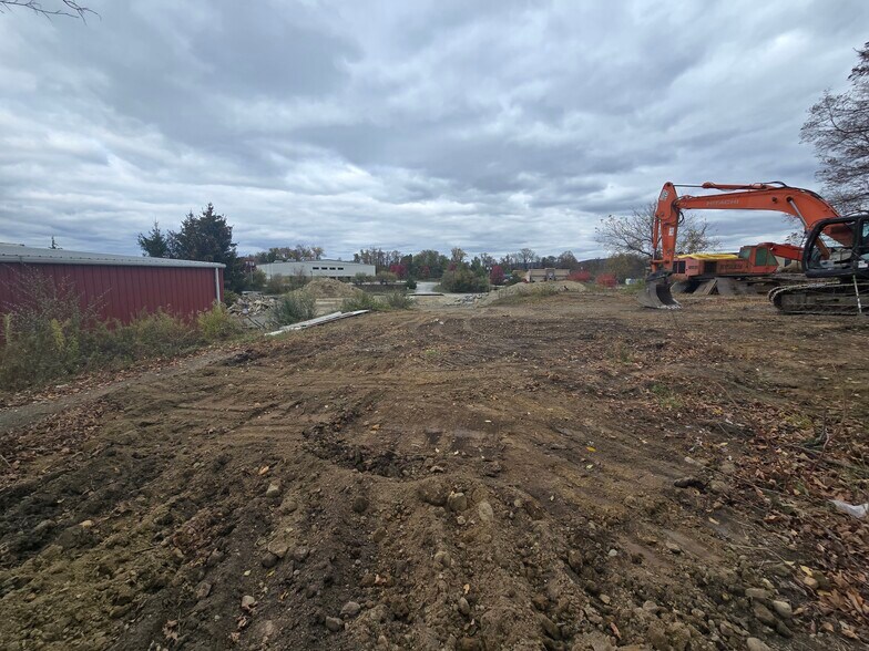 More Photos Of 14 Park Dr, Franklin Warehouse For Lease