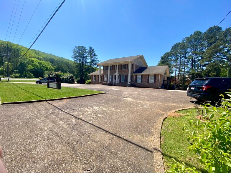 More Photos Of 1900 Indian Lake Dr, Birmingham Office For Sale