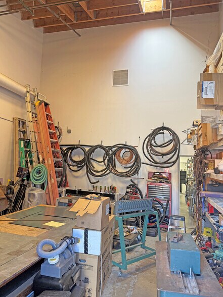 More Photos Of 6489 Calle Real, Goleta Research And Development For Lease