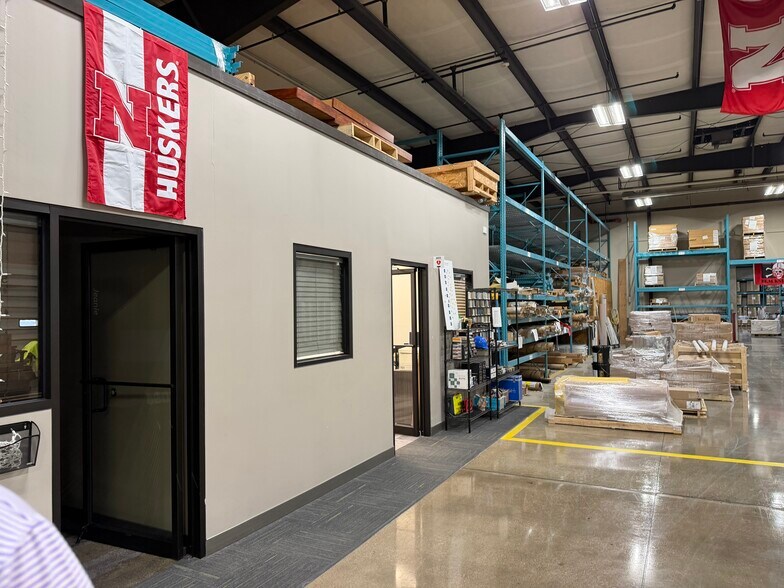 More Photos Of 5201 S 19th St, Lincoln Warehouse For Sale