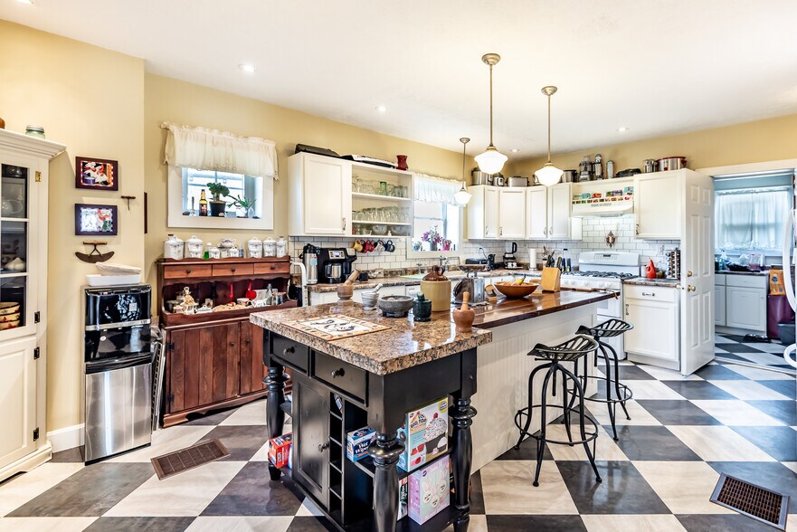 More Photos Of 129 N Main St, Waynesville Specialty For Sale