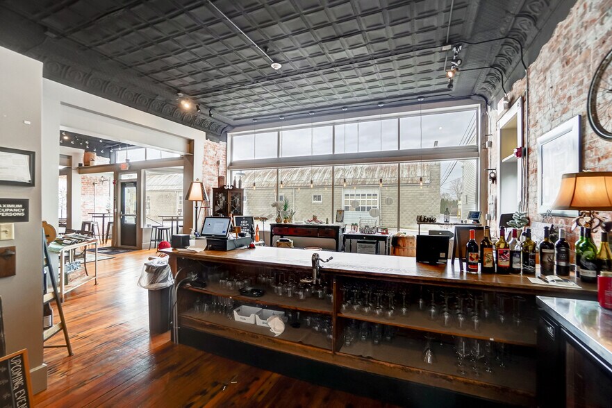 More Photos Of 105 E Liberty St, Arlington Restaurant For Sale