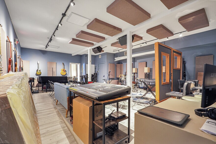 More Photos Of 1260 NW 29th St, Miami Storefront For Sale