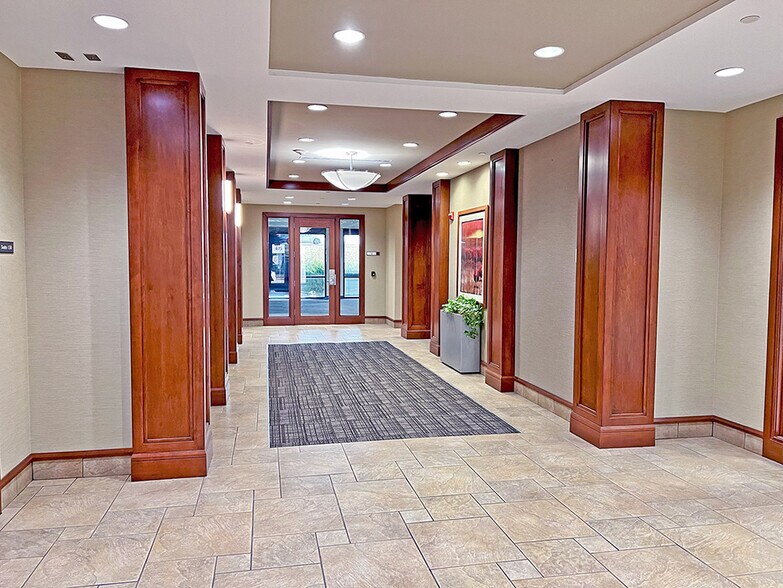 More Photos Of 475 Regency Park Dr, O'Fallon Office For Sale