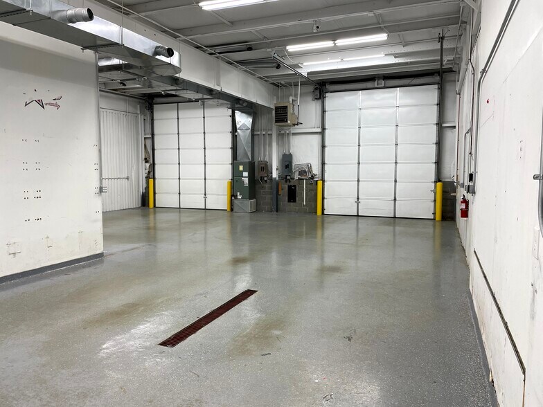 More Photos Of 8060 Reading Rd, Cincinnati Flex For Lease