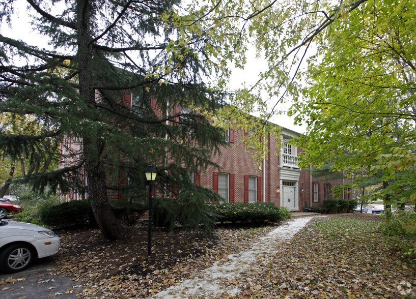 More Photos Of 105 Chesley Dr, Media Office For Lease