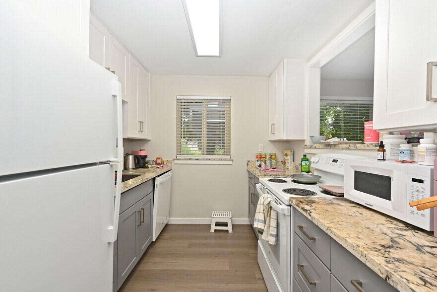 More Photos Of 7101 6th Ave NE, Seattle Apartments For Sale