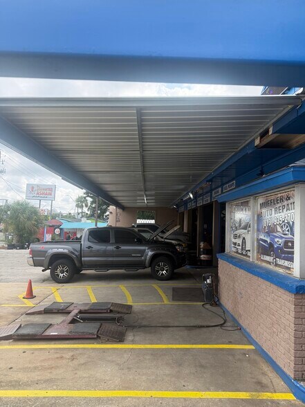 More Photos Of 2201 E Busch Blvd, Tampa Auto Repair For Sale