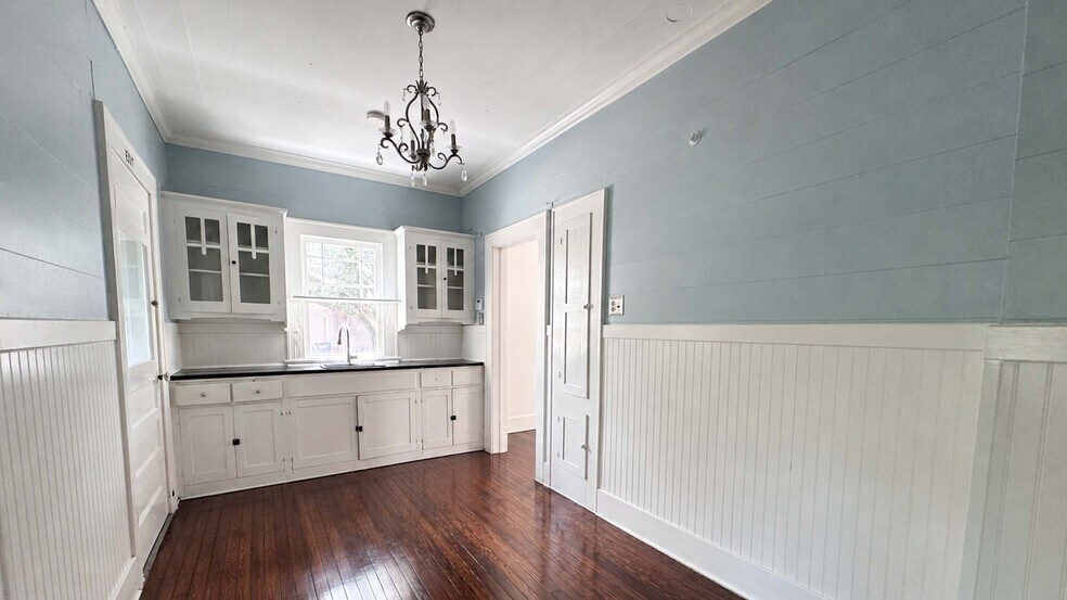 More Photos Of 815 E Main St, League City Office For Sale