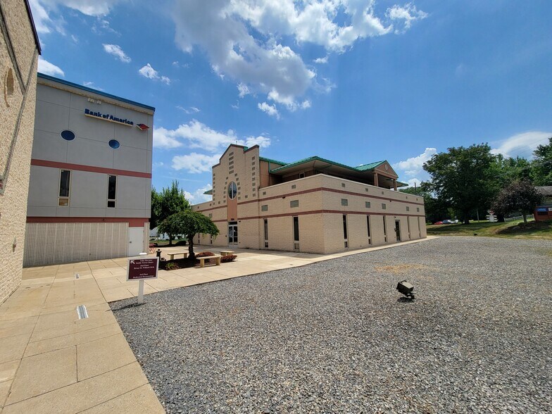 More Photos Of 1104 Van Buren Rd, Easton Medical For Lease