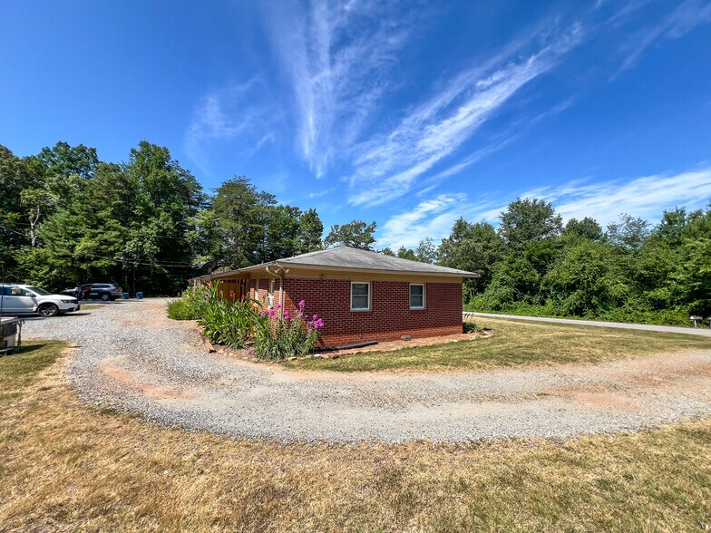 More Photos Of 144 Nottingham Dr, Forest City Apartments For Sale