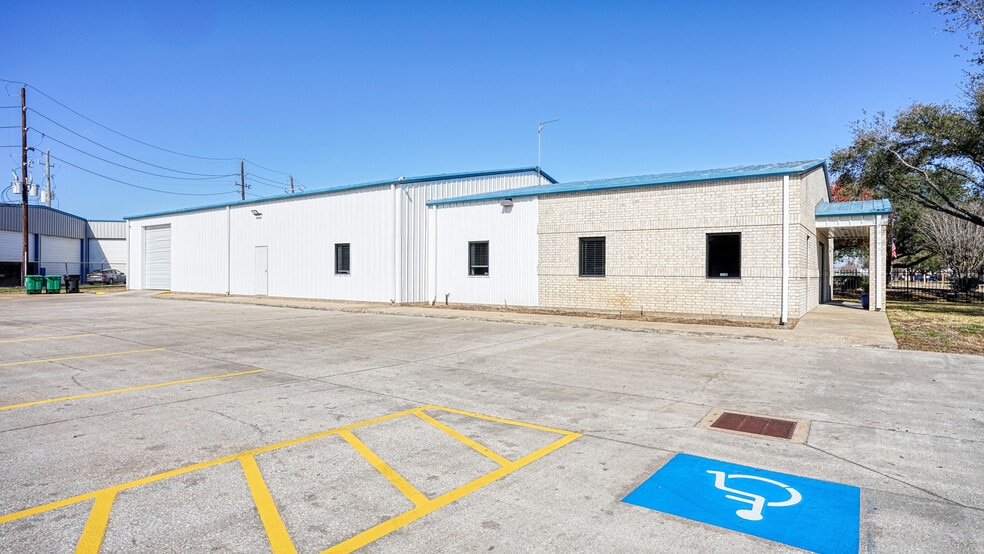 More Photos Of 5335 Brystone Dr, Houston Flex For Lease