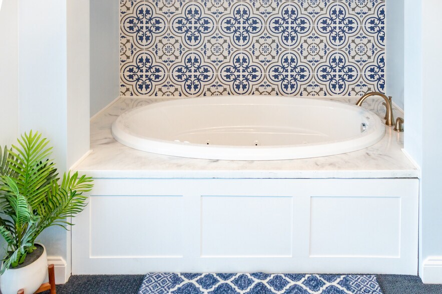 More Photos Of 231 Main St, Frankfort Hotel For Sale