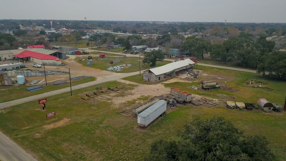 More Photos Of 610 E End St, Goliad General Retail For Sale