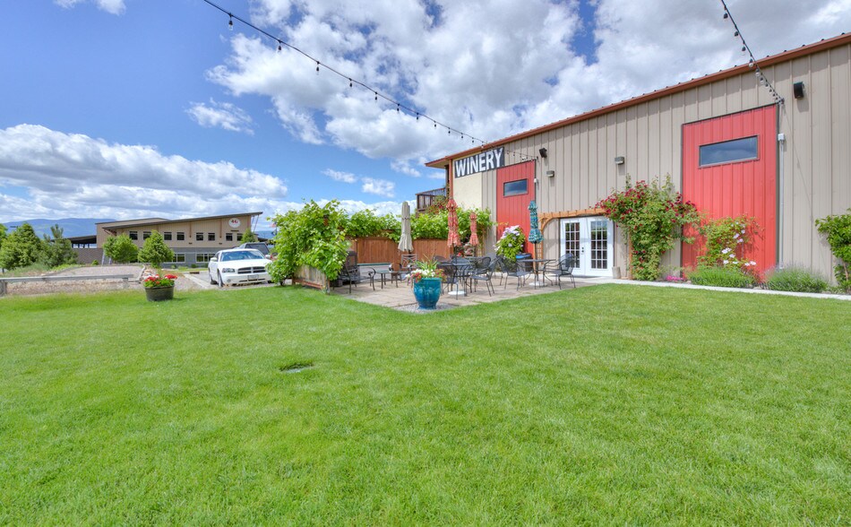 More Photos Of 5646 W Harrier Dr, Missoula Showroom For Sale