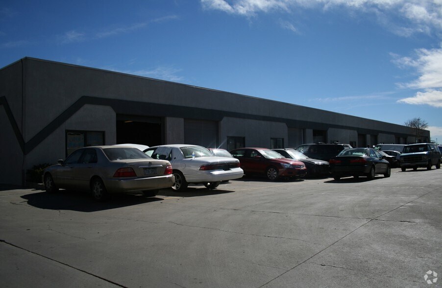 More Photos Of 472 Laredo St, Aurora Light Distribution For Lease