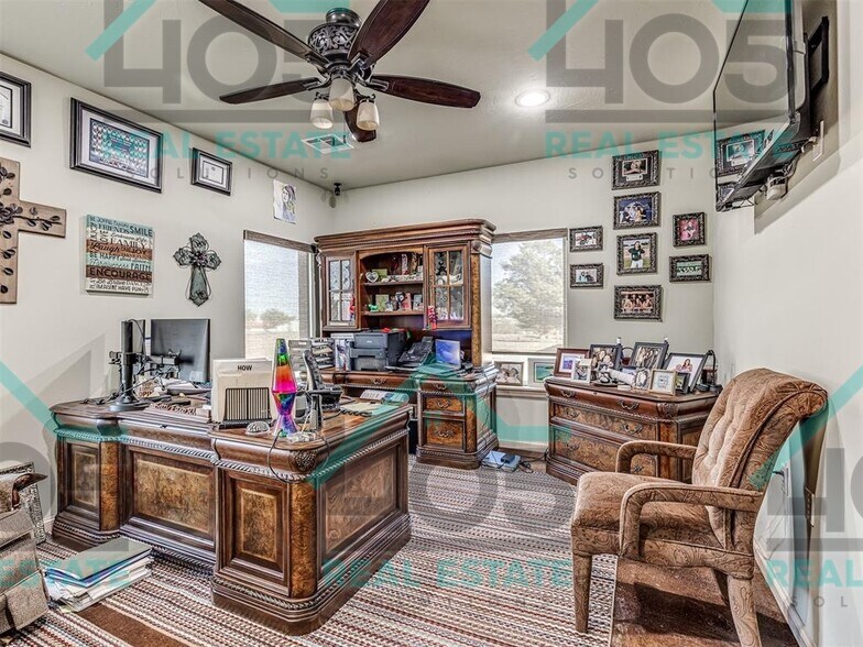 More Photos Of 1917 Commerce, Choctaw Office For Lease