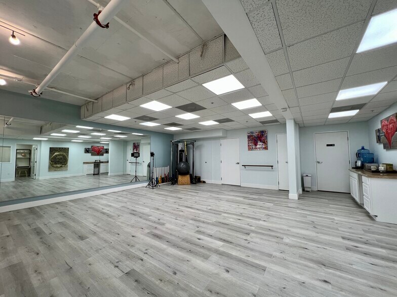 More Photos Of 1540 6th St, Santa Monica Apartments For Lease