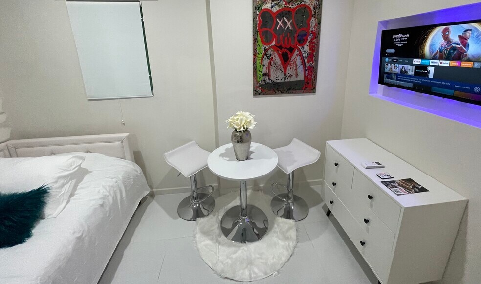 More Photos Of 1829 Fillmore St, Hollywood Hotel For Sale