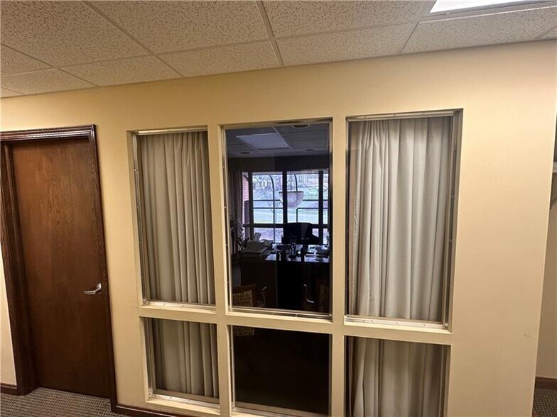 More Photos Of 3000 McKnight East Dr, Pittsburgh Office For Sale