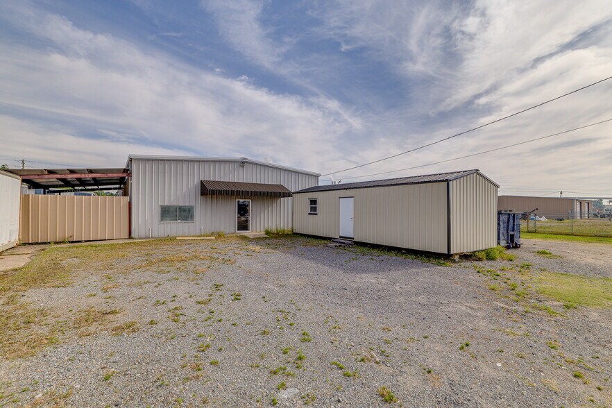 More Photos Of 118 Harold St, West Monroe Distribution For Sale