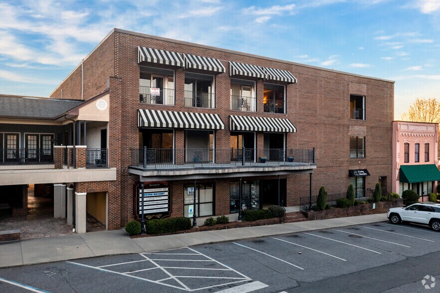 More Photos Of 601 S Green St, Morganton Unknown For Lease