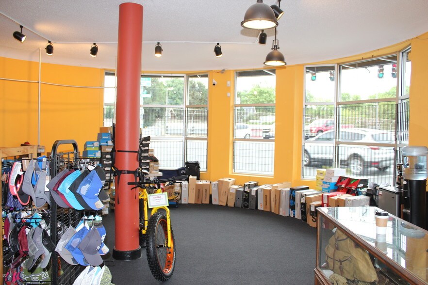 More Photos Of 3701-3719 NE Sandy Blvd, Portland Storefront Retail Office For Lease