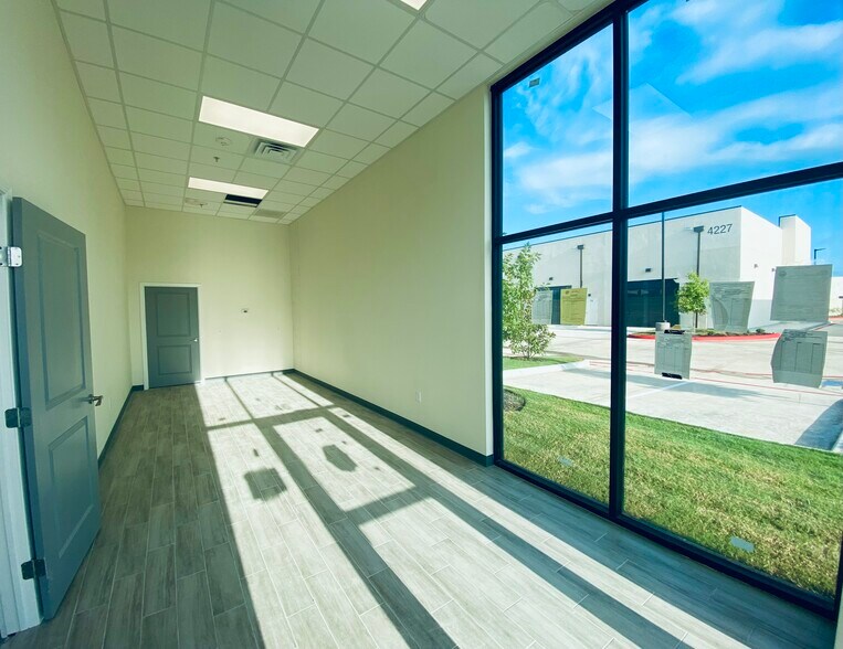More Photos Of 4231 S Main St, Stafford Storefront Retail Office For Lease