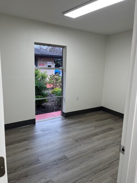 More Photos Of 119 W Plymouth Ave, Deland Unknown For Lease