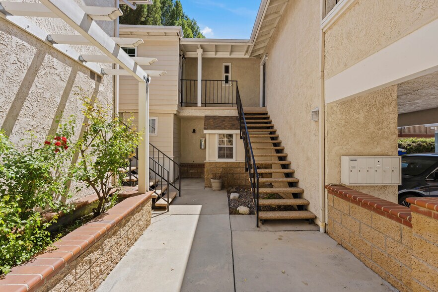 More Photos Of 5302-5304 Colodny Dr, Agoura Hills Apartments For Sale