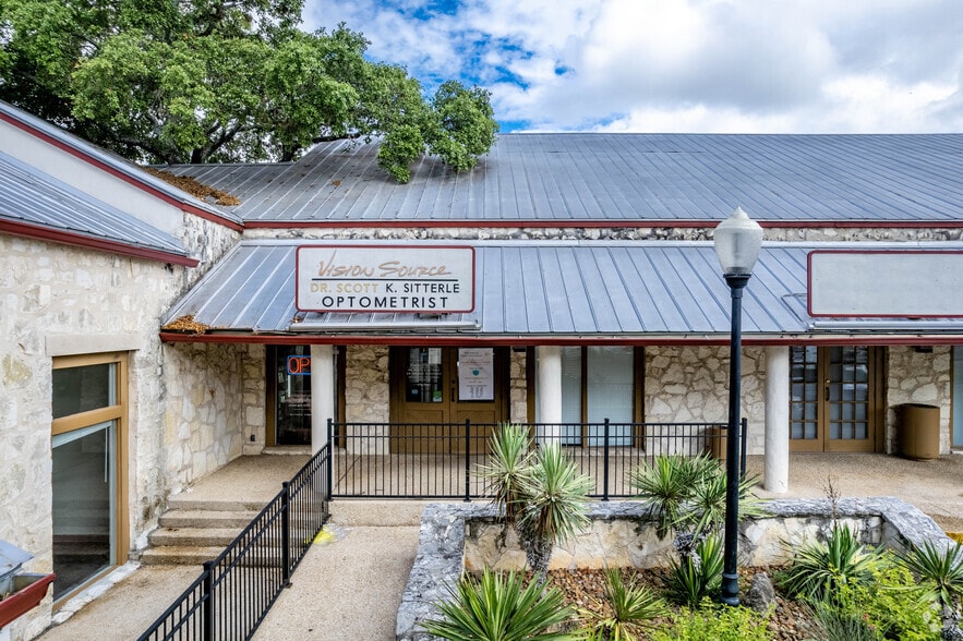 More Photos Of 2950 Thousand Oaks Dr, San Antonio Unknown For Lease
