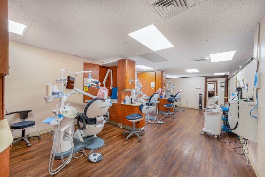 More Photos Of 5995-5997 Brockton Ave, Riverside Medical For Sale