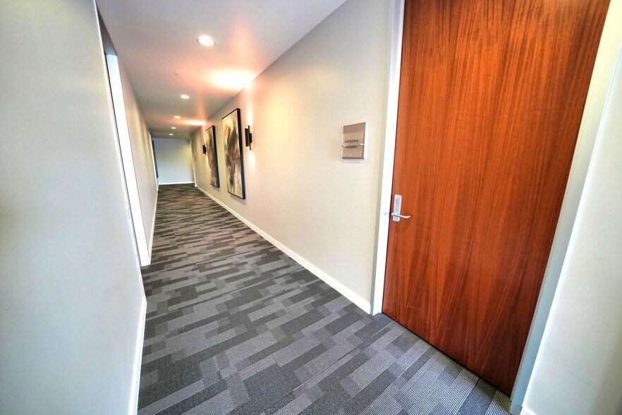 More Photos Of 18008 Skypark Cir, Irvine Loft Creative Space For Lease