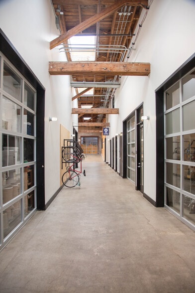 More Photos Of 2705-2715 SE 8th Ave, Portland Loft Creative Space For Lease