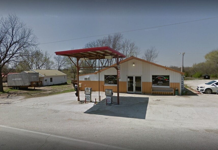 Primary Photo Of 101 Shawnee Ave, Cromwell Service Station For Sale