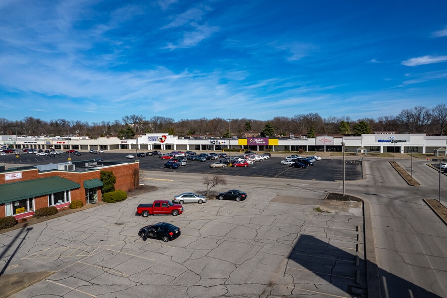 More Photos Of 730 S Green River Rd, Evansville Unknown For Lease