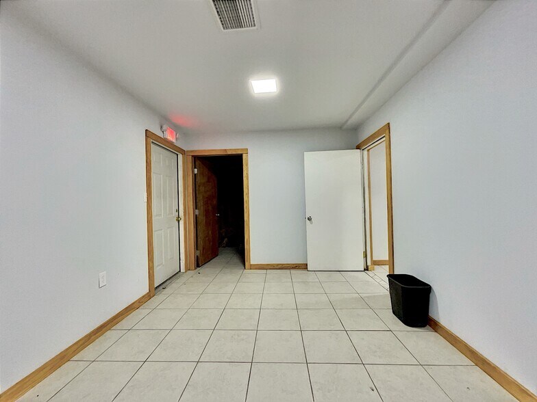 More Photos Of 201 Houston St, George West Warehouse For Lease