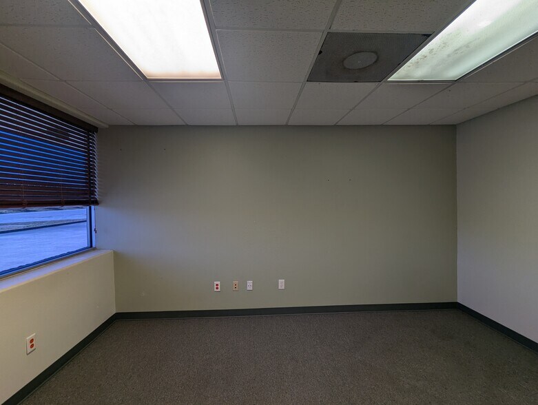 More Photos Of 2348 Highway 69 N, Nederland Office For Sale