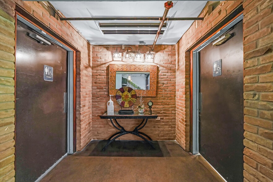 More Photos Of 8012 Endor, Houston Warehouse For Lease